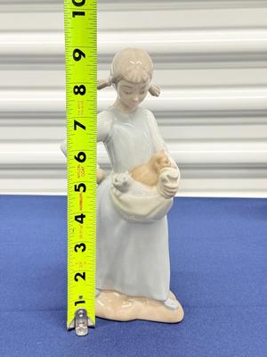 Nao Lladro Porcelain Figurine, Girl Retired
