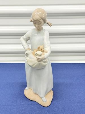 Nao Lladro Porcelain Figurine, Girl Retired