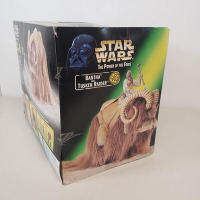 LOT 43: Kenner Star Wars The Power of the Force Bantha & Tusken Raider Large Action Figure Set
