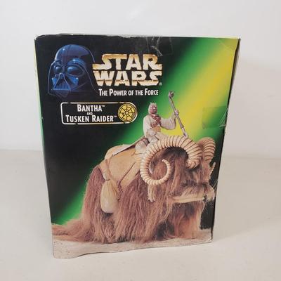 LOT 43: Kenner Star Wars The Power of the Force Bantha & Tusken Raider Large Action Figure Set
