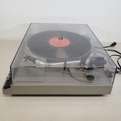LOT 46: Technics SL-5100 Direct Drive Turntable System