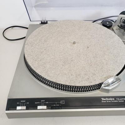 LOT 46: Technics SL-5100 Direct Drive Turntable System