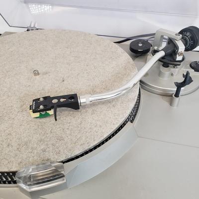 LOT 46: Technics SL-5100 Direct Drive Turntable System