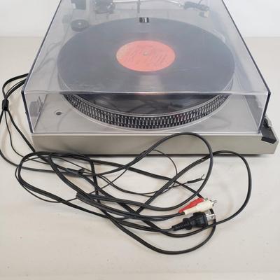 LOT 46: Technics SL-5100 Direct Drive Turntable System