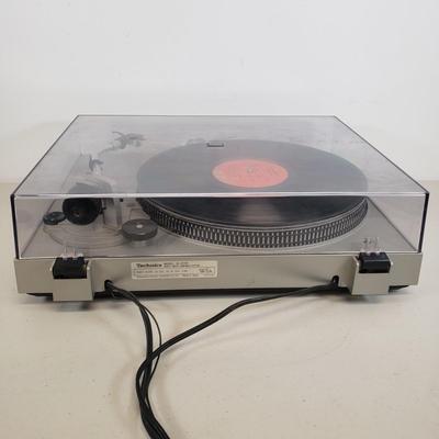 LOT 46: Technics SL-5100 Direct Drive Turntable System