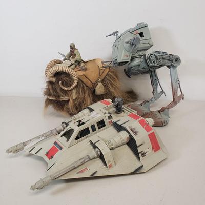 LOT 52: Star Wars Rebel Snowspeeder, AT-ST Scout Walker, Bantha & Tusken Raider
