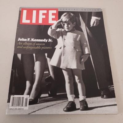 LOT 55: American Patriotic & Presidential Memorabilia