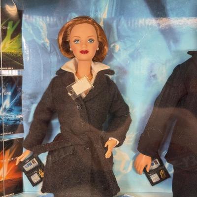 LOT 61: NRFB: 1998 Trendmasters Austin Powers Action Figure, Mattel Barbie Collector Edition Barbie & Ken as Scully & Mulder...