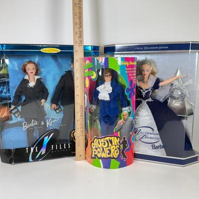LOT 61: NRFB: 1998 Trendmasters Austin Powers Action Figure, Mattel Barbie Collector Edition Barbie & Ken as Scully & Mulder...