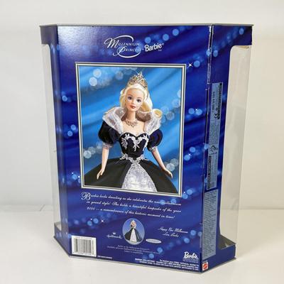 LOT 61: NRFB: 1998 Trendmasters Austin Powers Action Figure, Mattel Barbie Collector Edition Barbie & Ken as Scully & Mulder...