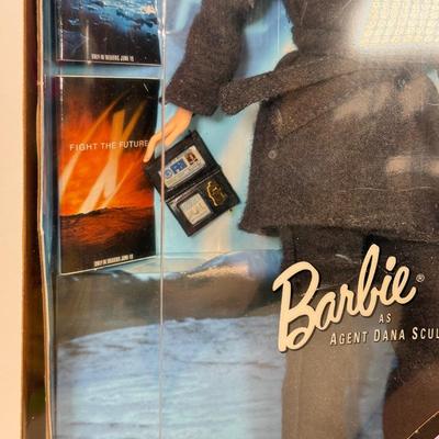 LOT 61: NRFB: 1998 Trendmasters Austin Powers Action Figure, Mattel Barbie Collector Edition Barbie & Ken as Scully & Mulder...