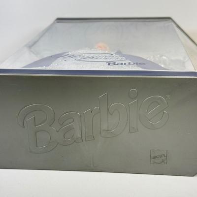 LOT 61: NRFB: 1998 Trendmasters Austin Powers Action Figure, Mattel Barbie Collector Edition Barbie & Ken as Scully & Mulder...