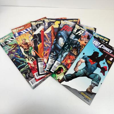 LOT 83: DC The New 52! Comics: Justice League, Flash, Aquaman