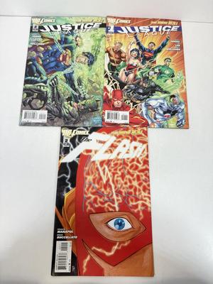 LOT 83: DC The New 52! Comics: Justice League, Flash, Aquaman