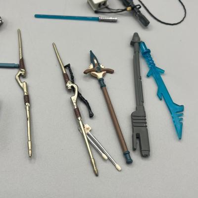 LOT 162F: Star Wars Power of the Force Action Figure Accessories