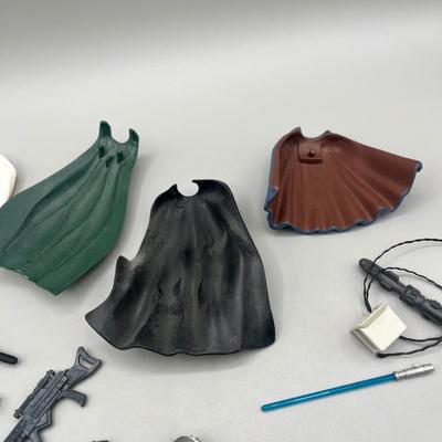 LOT 162F: Star Wars Power of the Force Action Figure Accessories