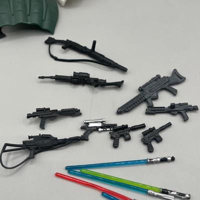 LOT 162F: Star Wars Power of the Force Action Figure Accessories