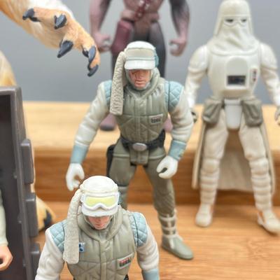 LOT 165F: Star Wars Power of the Force Action Figures - Empire Strikes Back