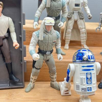 LOT 165F: Star Wars Power of the Force Action Figures - Empire Strikes Back