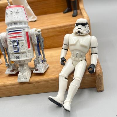 LOT 168F: Star Wars Power of the Force Action Figures - A New Hope