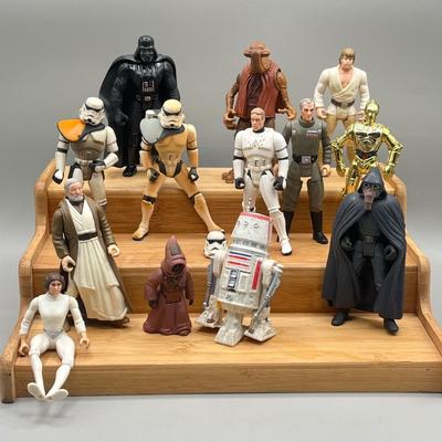 LOT 171F: Star Wars Power of the Force Action Figures - A New Hope