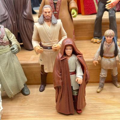 LOT 173F: Vintage Star Wars Prequels Action Figures