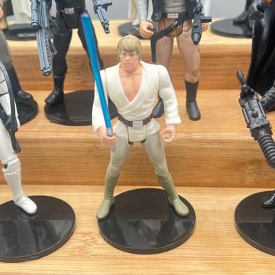 LOT 178F: Star Wars Power of the Force Action Figures - A New Hope - w/ Accessories
