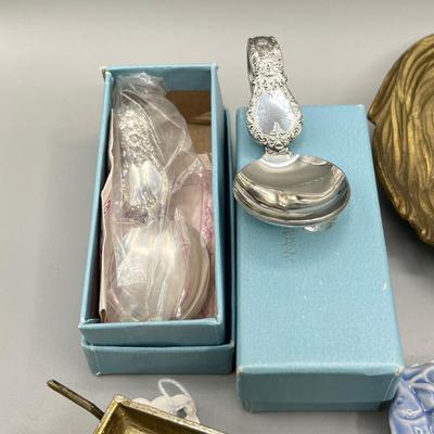 LOT 202J: Vintage Trinkets and Figurines