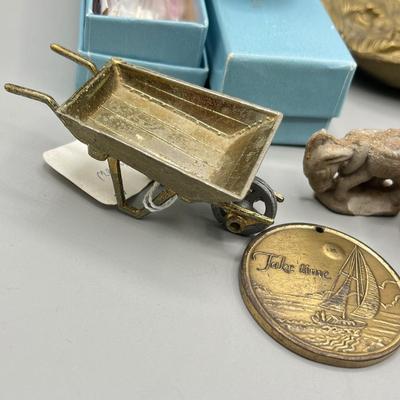 LOT 202J: Vintage Trinkets and Figurines