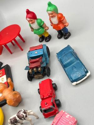 LOT 203J: Vintage Toys and Collectibles