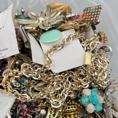 LOT 205J: Vintage Costume Jewelry Craft / Repair Lot - Mismatched, Broken Jewelry