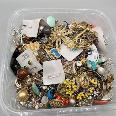 LOT 205J: Vintage Costume Jewelry Craft / Repair Lot - Mismatched, Broken Jewelry