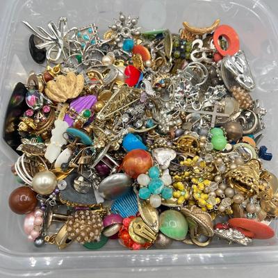 LOT 205J: Vintage Costume Jewelry Craft / Repair Lot - Mismatched, Broken Jewelry