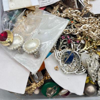 LOT 205J: Vintage Costume Jewelry Craft / Repair Lot - Mismatched, Broken Jewelry