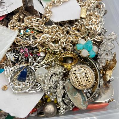 LOT 205J: Vintage Costume Jewelry Craft / Repair Lot - Mismatched, Broken Jewelry