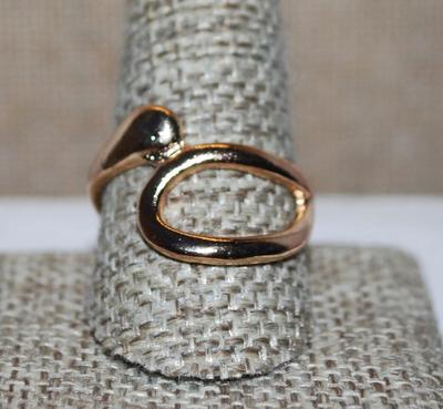 Size 11 Gold Tone No Stones "LOOP & SNAKEHEAD" RING (3.2g)