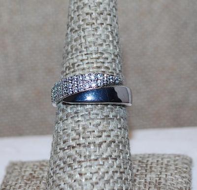 Size 7½ Beautiful Bejeweled Silver Tone Overlapping Band RING (3.0g)