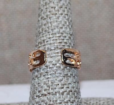 Size 7½ Bright RED Round Glass Stone RING with a Cut-Out Gold Tone OPEN-ENDED Band (3.6g)