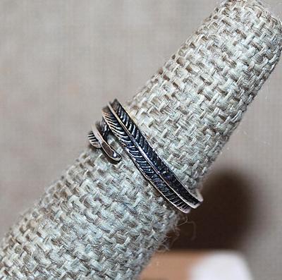 Size 6 Black & Silver Color "FEATHER PLUME" RING (1.7g)