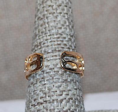 Size 7½ Round White Opaque Single Stone RING with Cut-Outs on a Gold Tone OPEN-ENDED Band (3.4g)