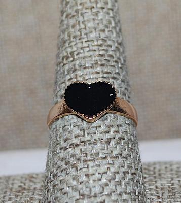 Size 9 BLACK Enamel HEART RING with Gold Tone Surround & Band (1.9g)