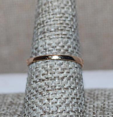 Size 9 BLACK Enamel HEART RING with Gold Tone Surround & Band (1.9g)