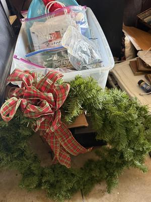 Wreath & tote with lights and misc