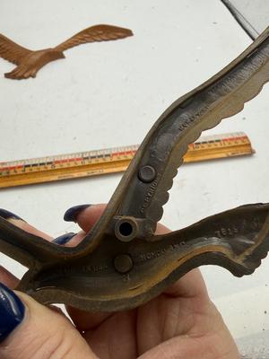 HOMCO Syroco faux wood flying birds