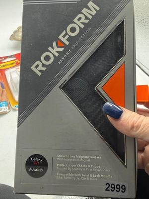 Silver dish, came tips and command hooks