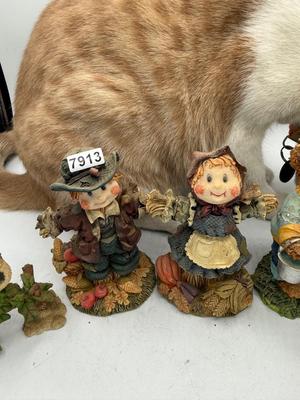 Fall decor-cat not included