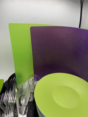 Plastic plates & silverware