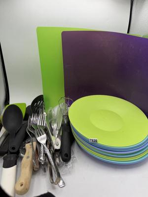 Plastic plates & silverware