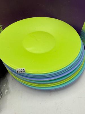 Plastic plates & silverware