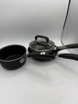 Set of 3 sauce pans